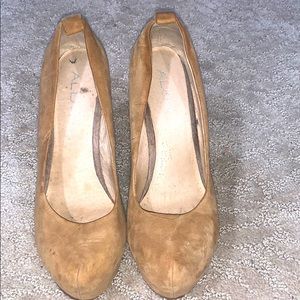 Beige wedged shoes